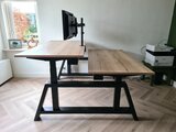 Dubbel Elektrisch Zit-Sta Bureau - OakDesk - Natuurlijk bureau met eiken voeten - Worktrainer.nl