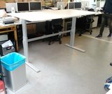 Sit-stand desk AluForce 150, electronically adjustable in height